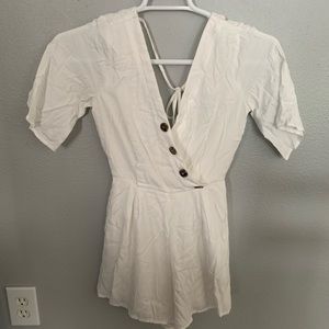 FRANCESCA’S WHITE ROMPER